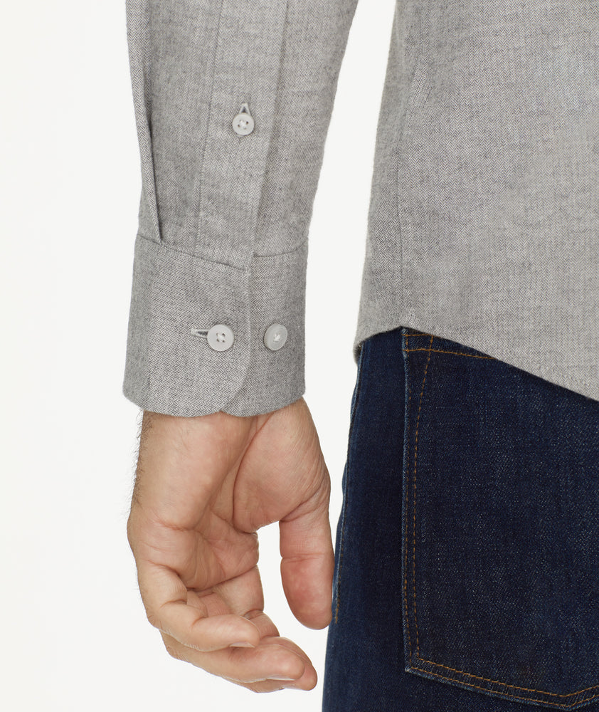 Model is wearing UNTUCKit Flannel Hemswoth Shirt in light grey.