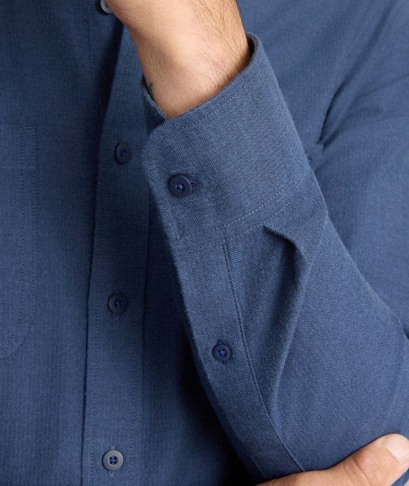 Model is wearing UNTUCKit Flannel Hemsworth Shirt in Indigo.