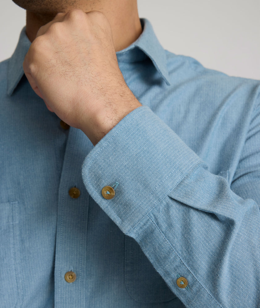 Model is wearing UNTUCKit Hemsworth in real teal.