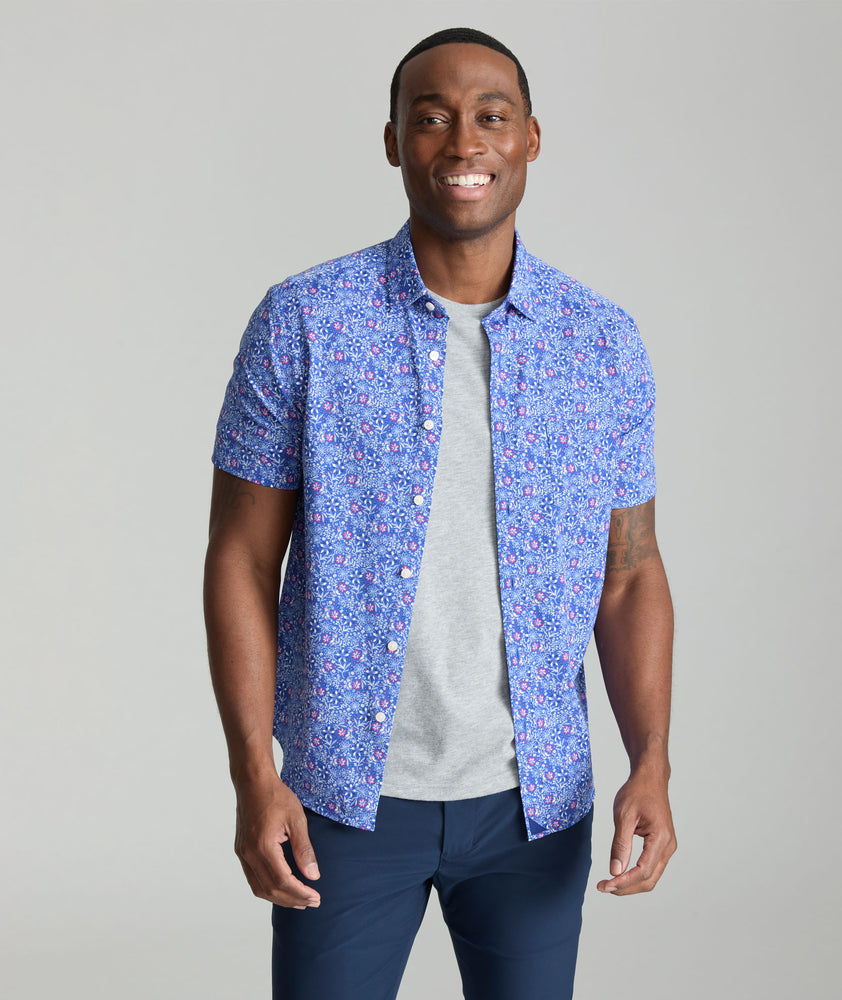 Model is wearing UNTUCKit Hicks performance short sleeve shirt.