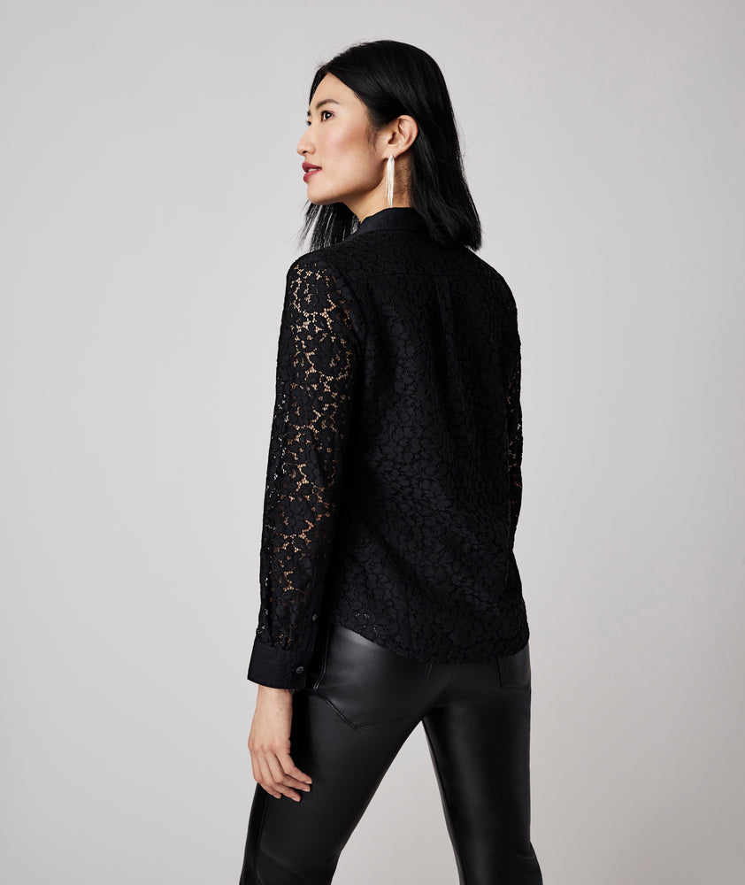 Model is wearing UNTUCKit Holly shirt in black.