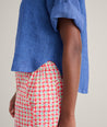 Model is wearing UNTUCKit Linen Popover Untucked Ivy Shirt in blue. 