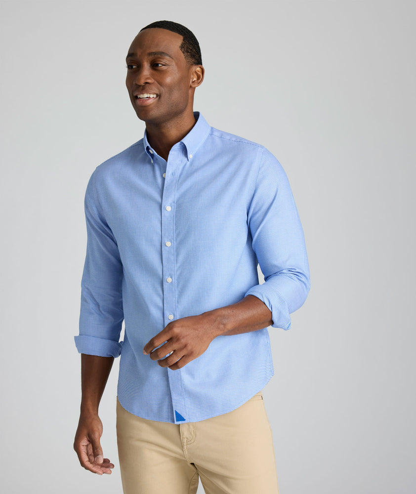 Model is wearing UNTUCKit Jamison wrinkle-free blue print long sleeve. 