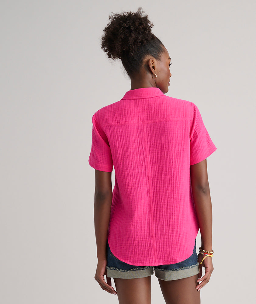 Model is wearing UNTUCKit Jodi shirt in solid pink. 