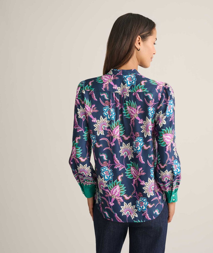 Model is wearing UNTUCKit Twill Viscose Paisley Juliet Blouse. 