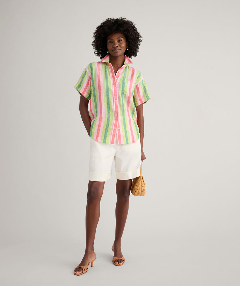 Model is wearing UNTUCKit Linen Short Sleeve Juno Shirt. 