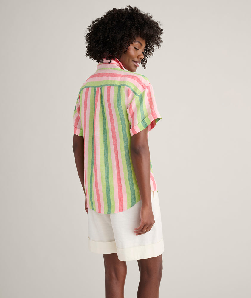 Model is wearing UNTUCKit Linen Short Sleeve Juno Shirt. 