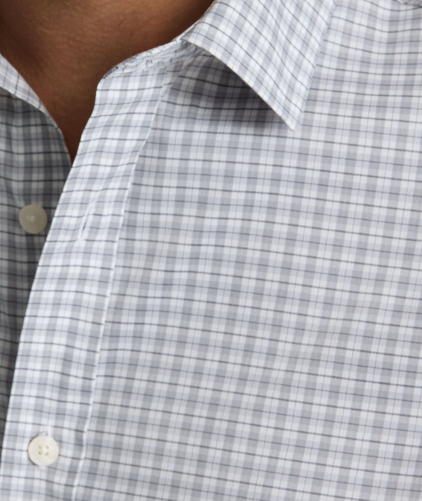 Model is wearing UNTUCKIt CottonTek™ Kaiser Shirt.