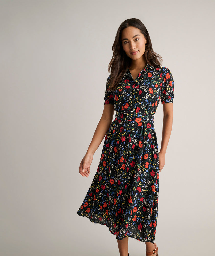 Model is wearing UNTUCKit Floral Larissa Dress.