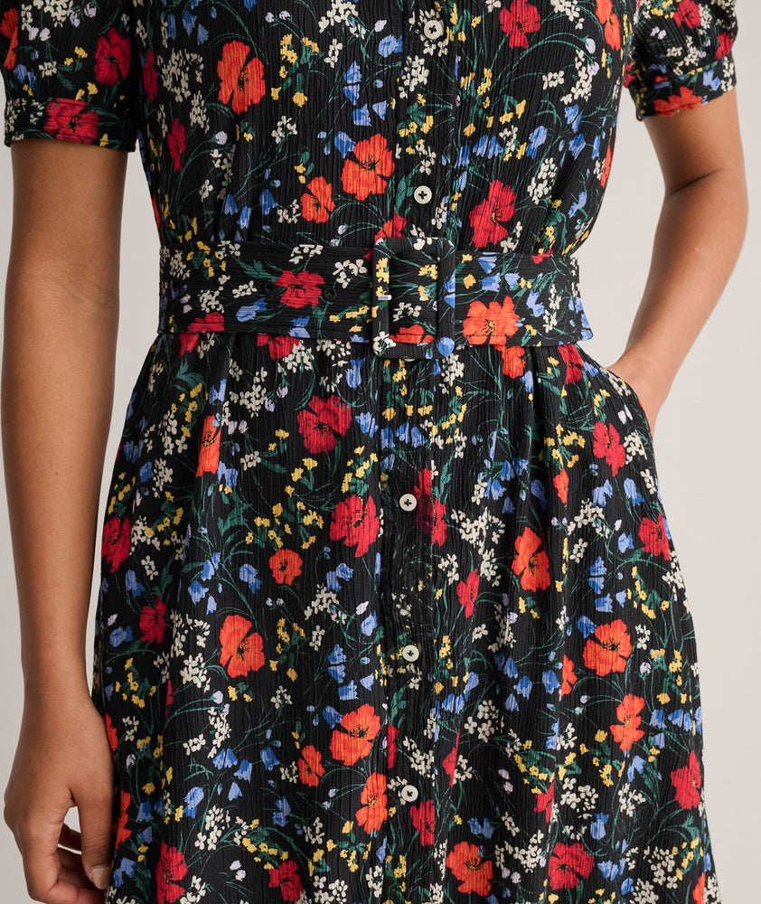 Model is wearing UNTUCKit Floral Larissa Dress.