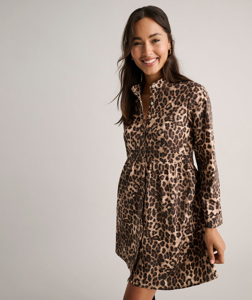 Model is wearing UNTUCKit Stretch Cotton Lauren Shirt Dress.