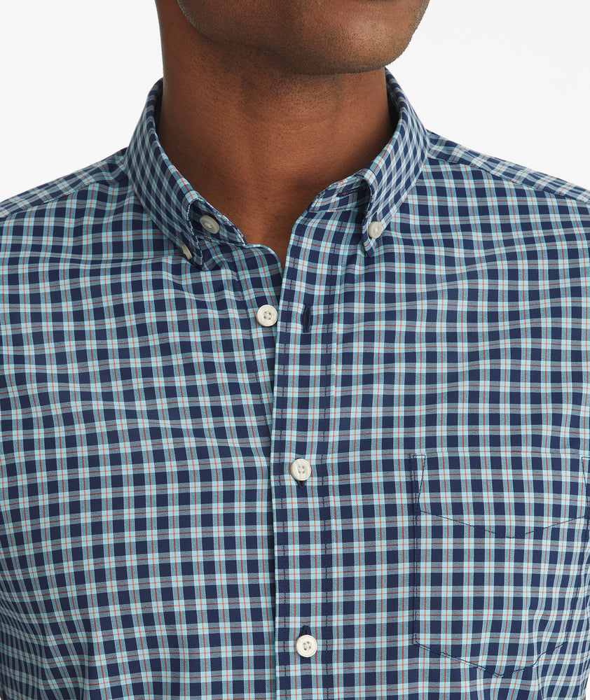 Model is wearing UNTUCKit Levarie short-sleeve button down.