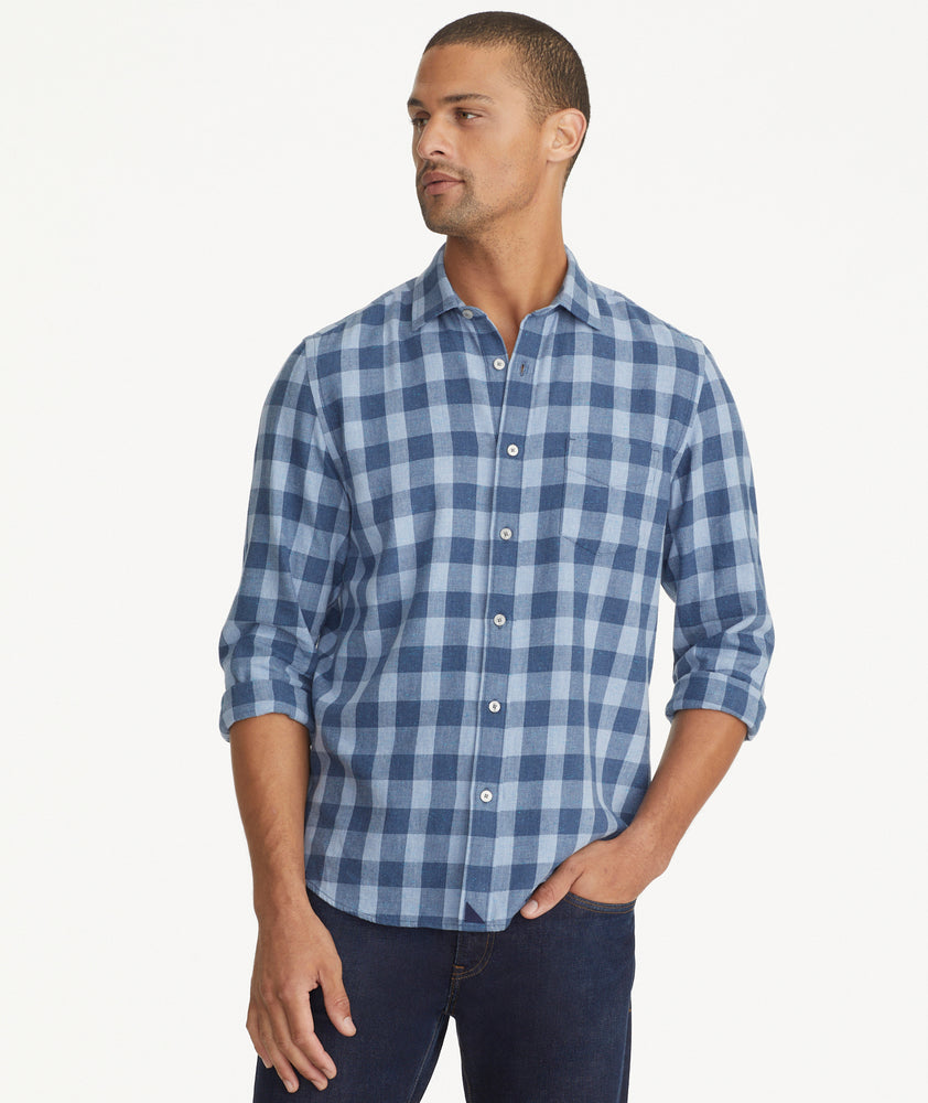 Model is wearing UNTUCKit light blue buffalo check flannel.