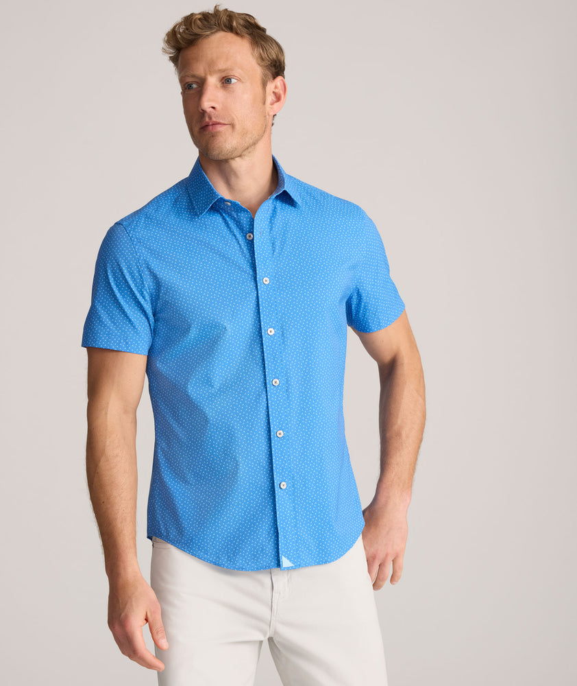 Model is wearing UNTUCKit Performance Short-Sleeve Livingston Shirt in Blue Shark Fin Print.