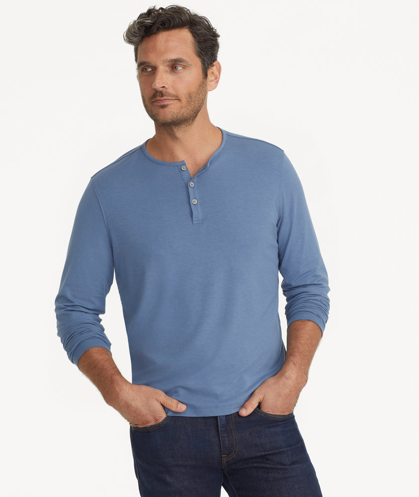 Model is wearing UNTUCKit Marastina henley in blue horizon.