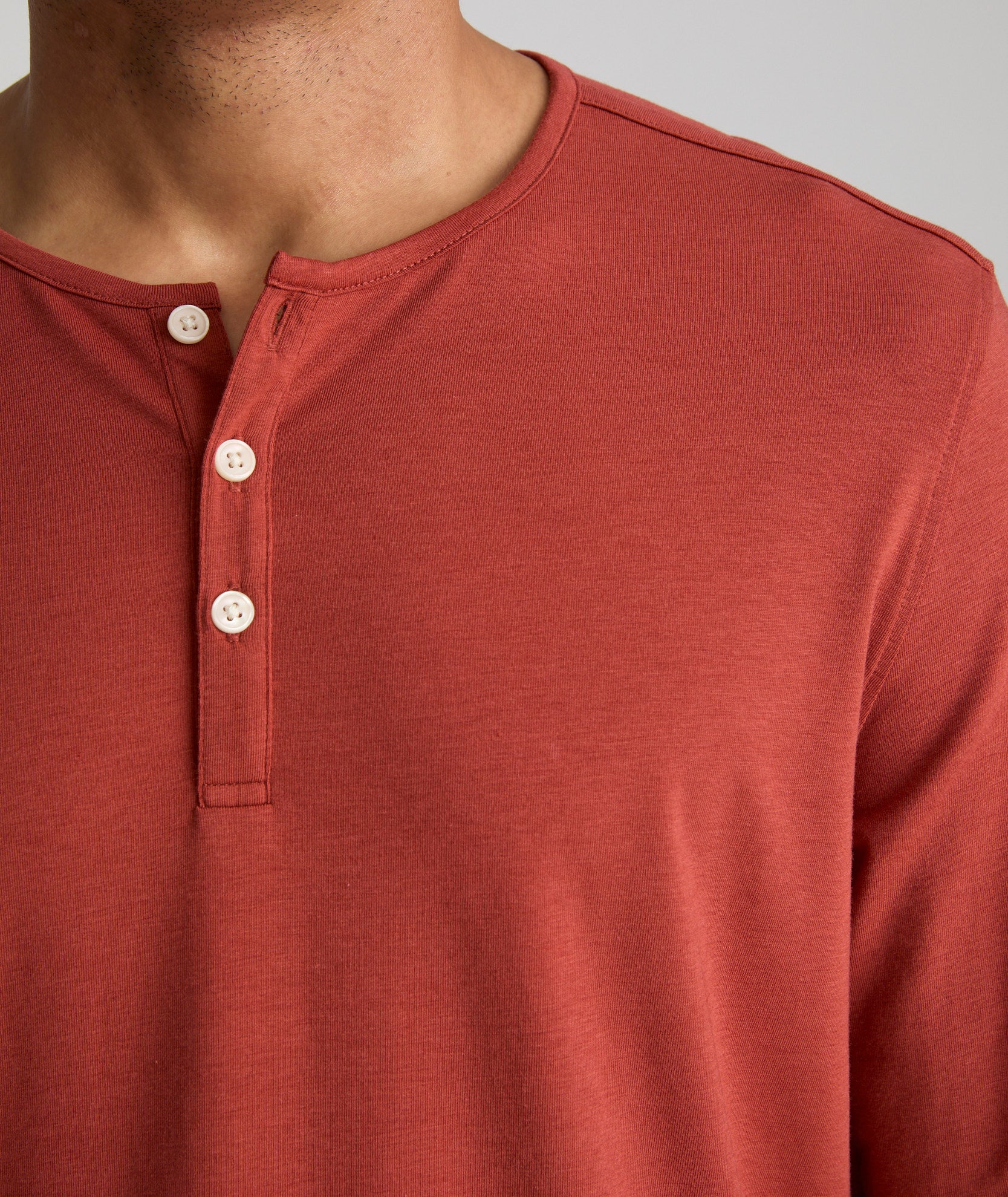 EcoSoft™ Henley Chili Oil | UNTUCKit