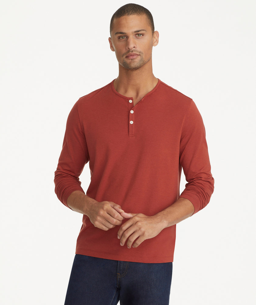 Model is wearing UNTUCKit Marastina henley in Chili Oil.