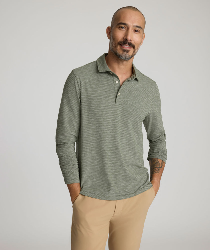 Model is wearing UNTUCKit LS Martinez in Kombu Green.