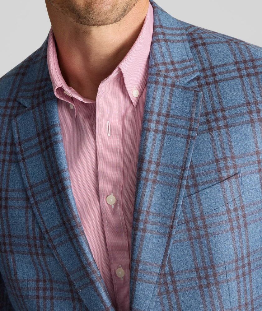 Model is wearing UNTUCKit Mayhold Sports coat. 