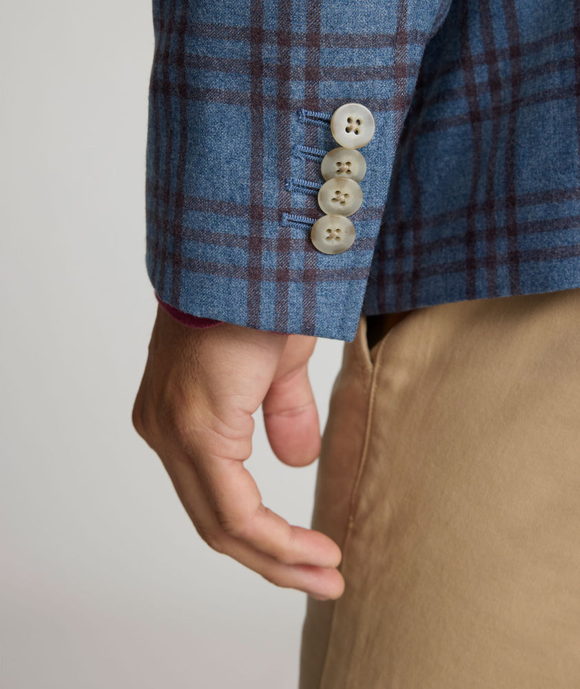 Model is wearing UNTUCKit Mayhold Sports coat. 