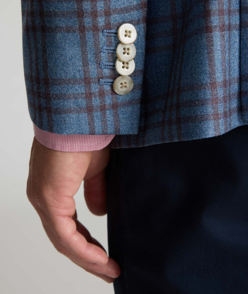 Model is wearing UNTUCKit Mayhold Sports coat. 