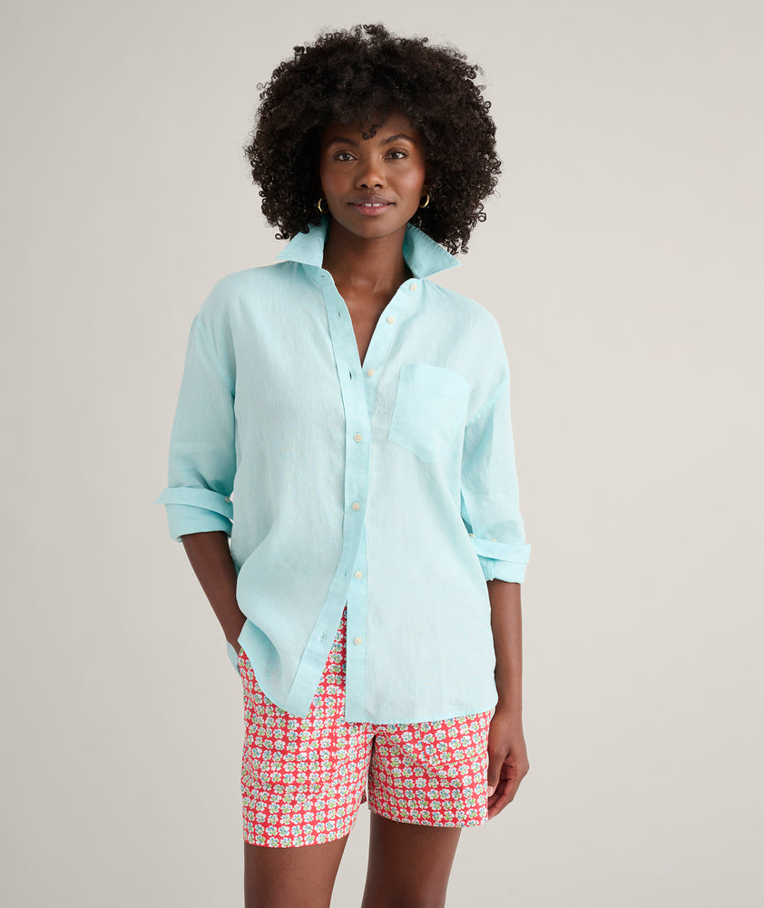 Model is wearing UNTUCKit Wrinkle-Resistant Linen Relaxed Fit Melanie Shirt in blue. 