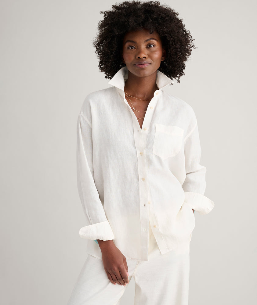 Model is wearing UNTUCKit Wrinkle-Resistant Linen Relaxed Fit Melanie Shirt in white. 
