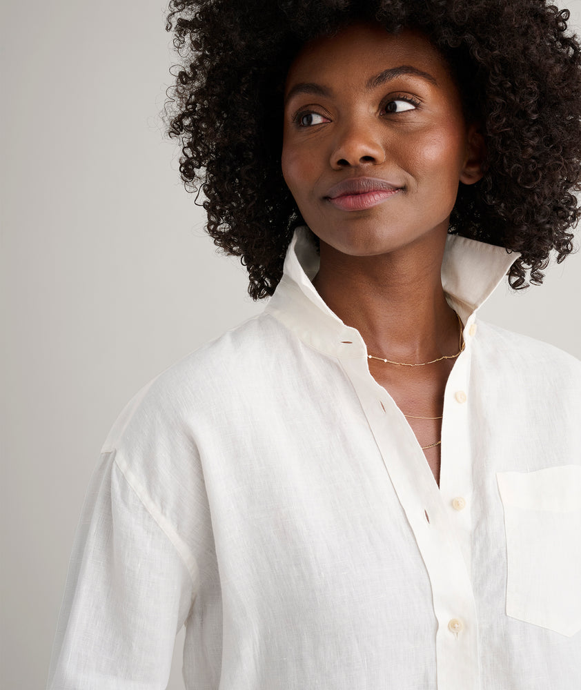 Model is wearing UNTUCKit Wrinkle-Resistant Linen Relaxed Fit Melanie Shirt in white. 