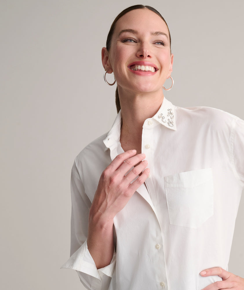 Model is wearing UNTUCKit white shirt. 