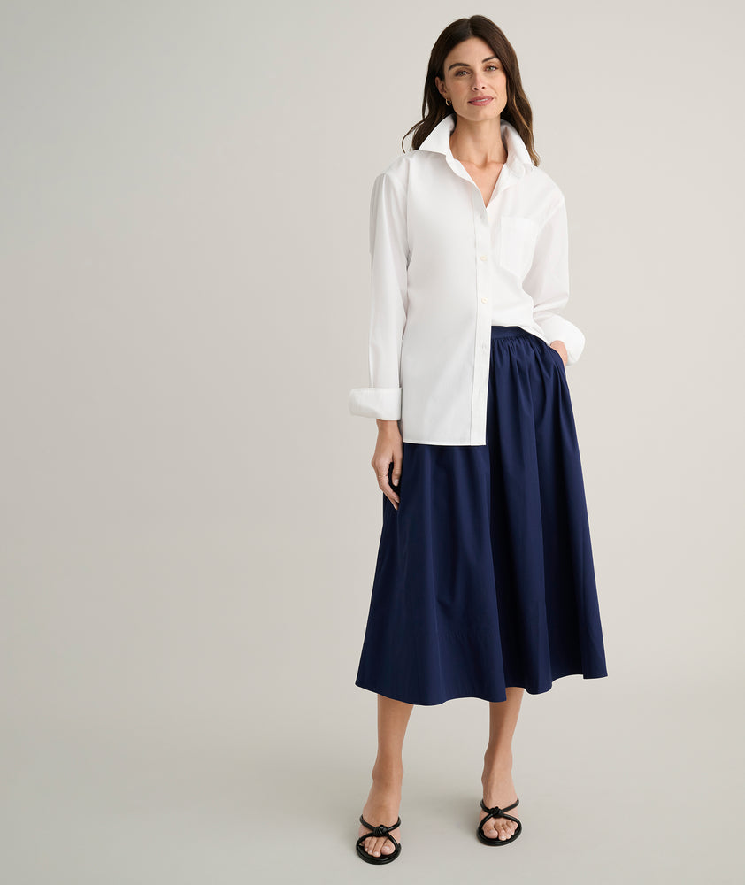 Model is wearing UNTUCKit Melanie shirt in White.