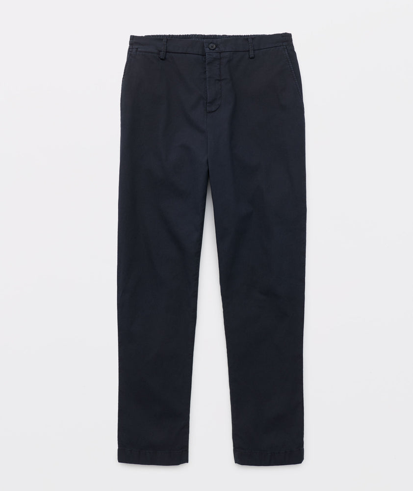 Model is wearing UNTUCKit Stretch Cotton Hybrid Pants in Navy.