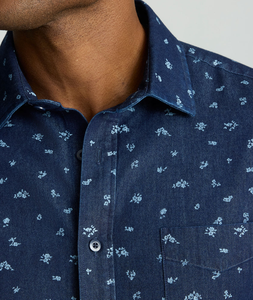 Model is wearing UNTUCKit Wrinkle-Free Oberton Shirt.