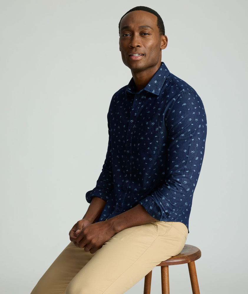 Model is wearing UNTUCKit Wrinkle-Free Oberton Shirt.