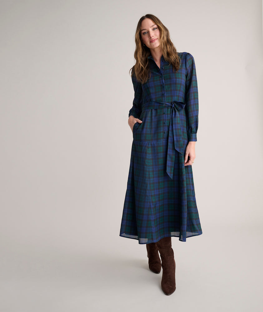 Model is wearing UNTUCKit Paige plaid dress. 