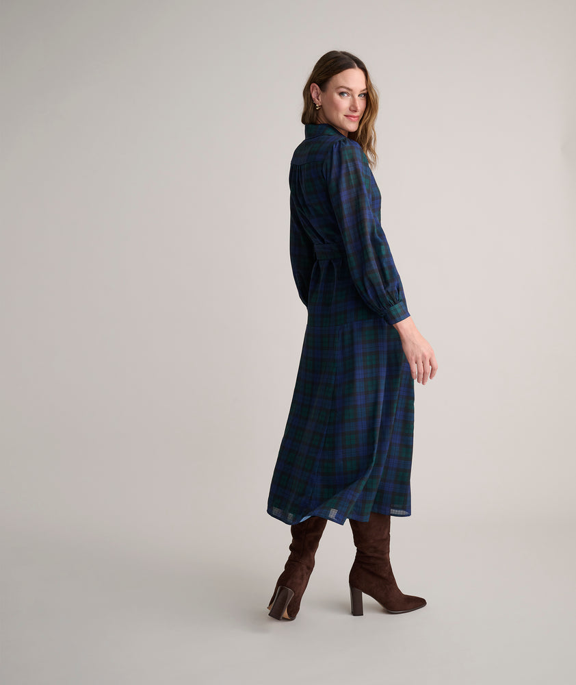 Model is wearing UNTUCKit Paige plaid dress. 
