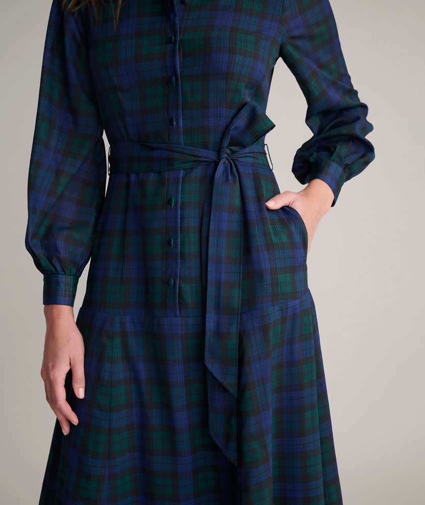 Model is wearing UNTUCKit Paige plaid dress. 