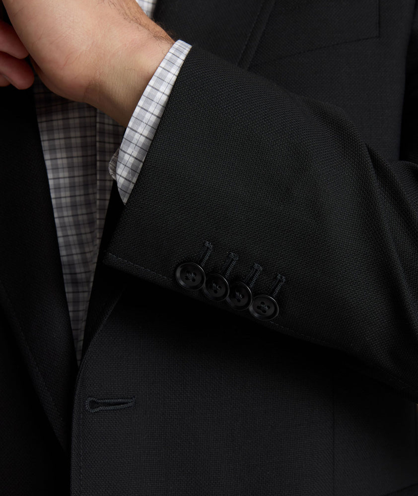 Model is wearing UNTUCKit Palazzo sport coat in black.