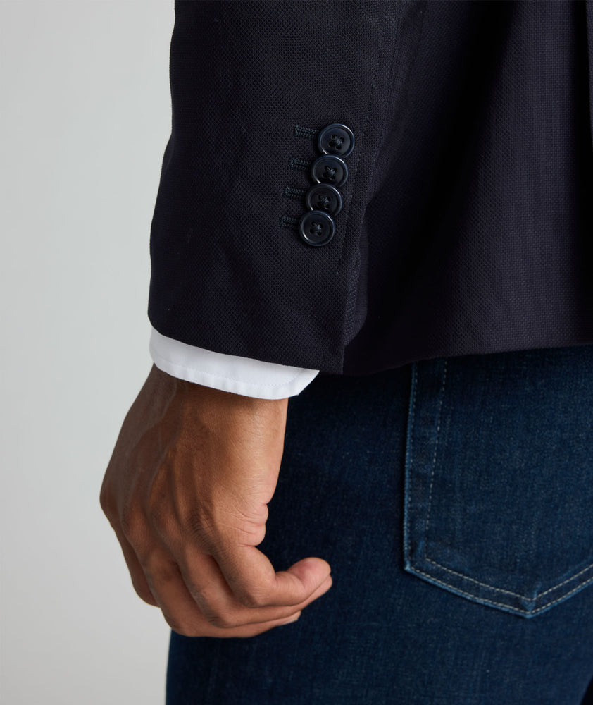 Model is wearing UNTUCKit Palazzo sport coat. 
