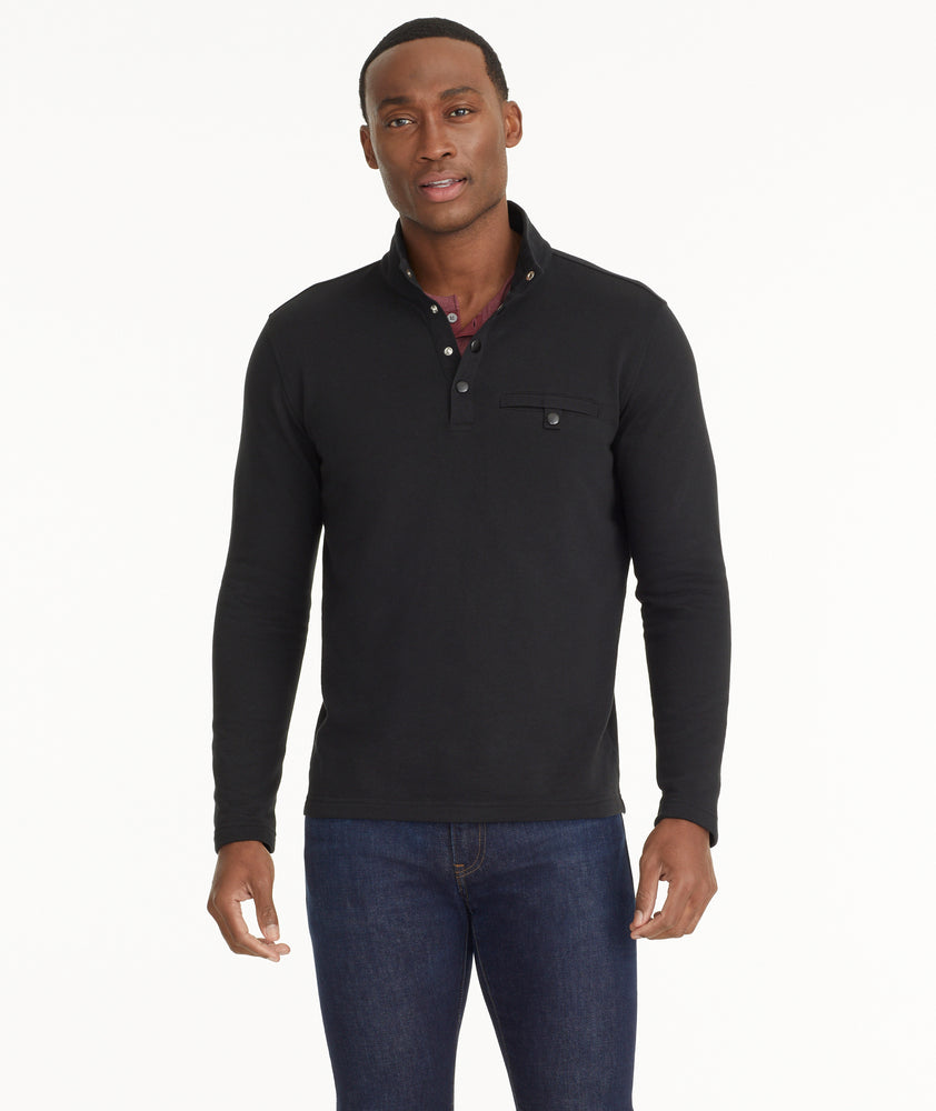 Model is wearing UNTUCKit Snap Fleece Pullover in black.