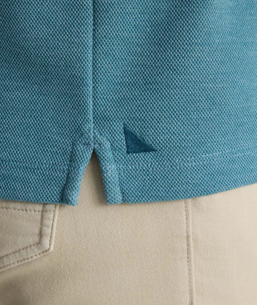 Model is wearing UNTUCKit Petrelson henley in Teal. 