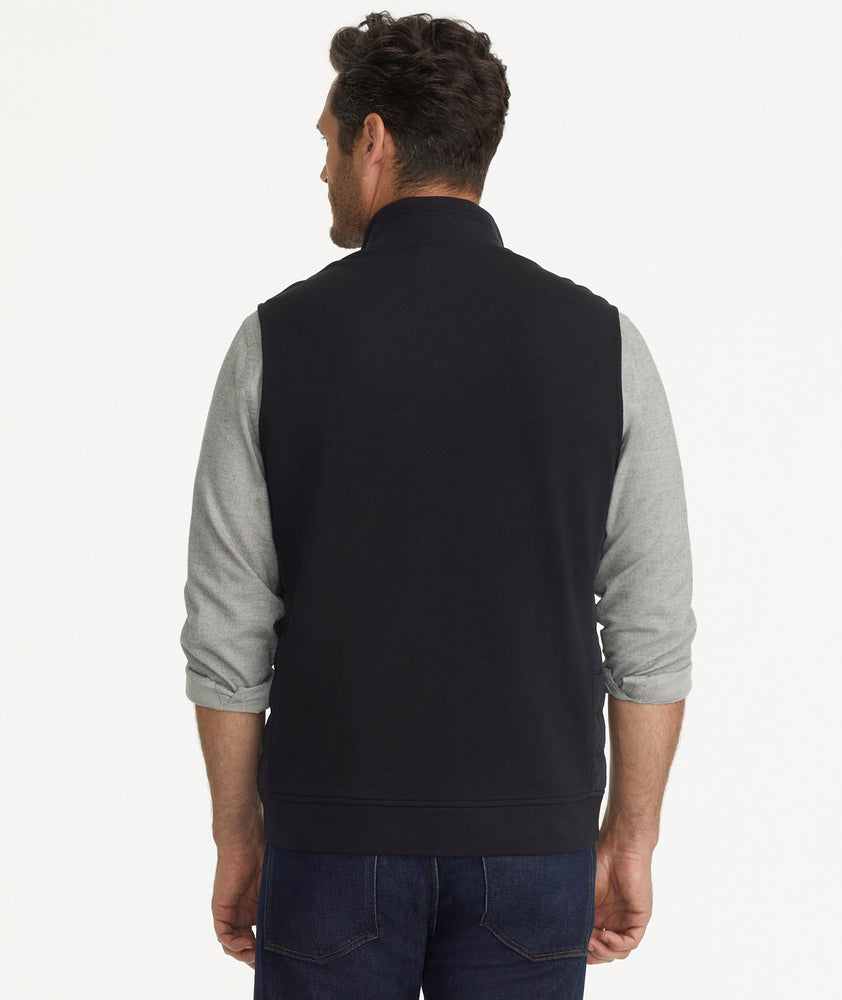 Model is wearing UNTUCKit Rebulo vest in black.