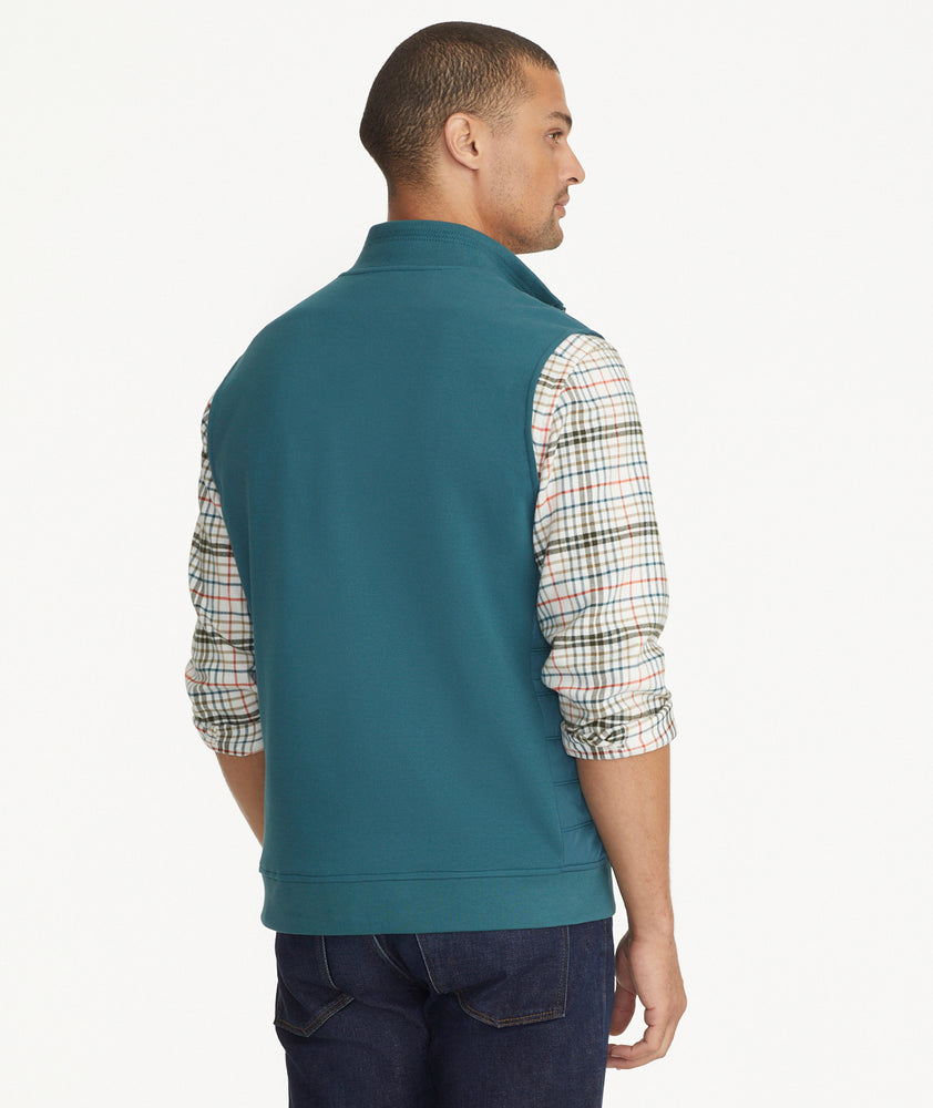 Model is wearing UNTUCKit Rebulo in Balsam.