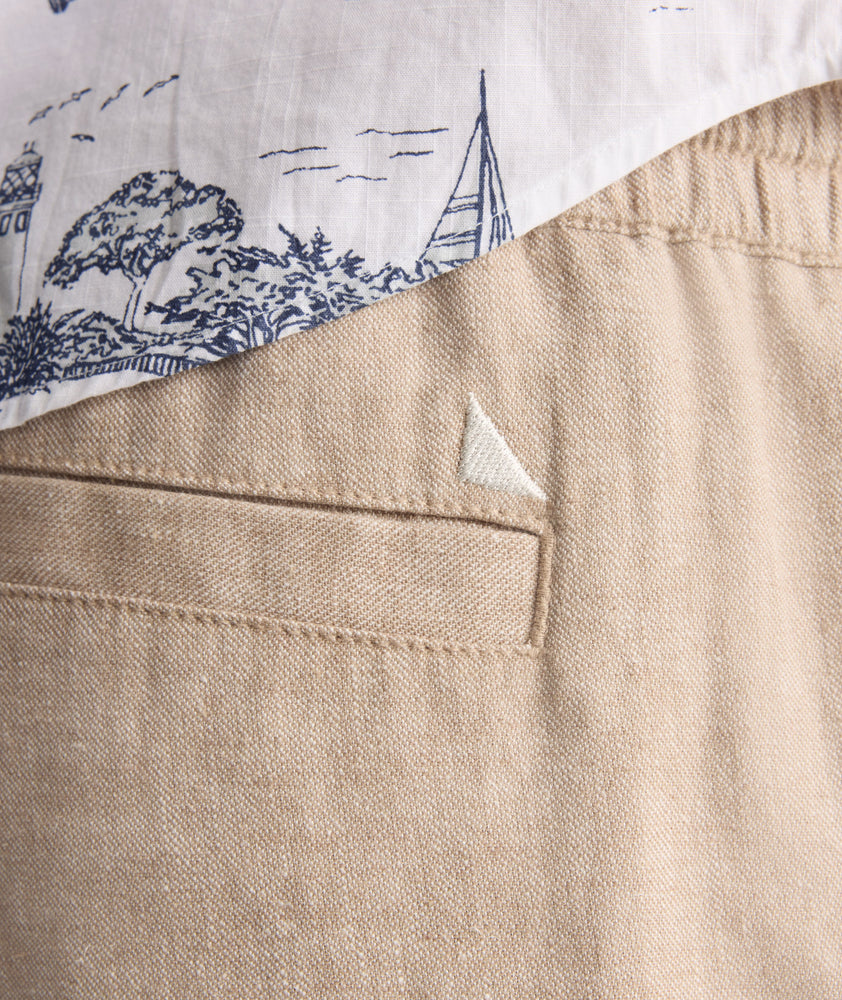 Model is wearing UNTUCKit Linen-Cotton Utility Shorts. 