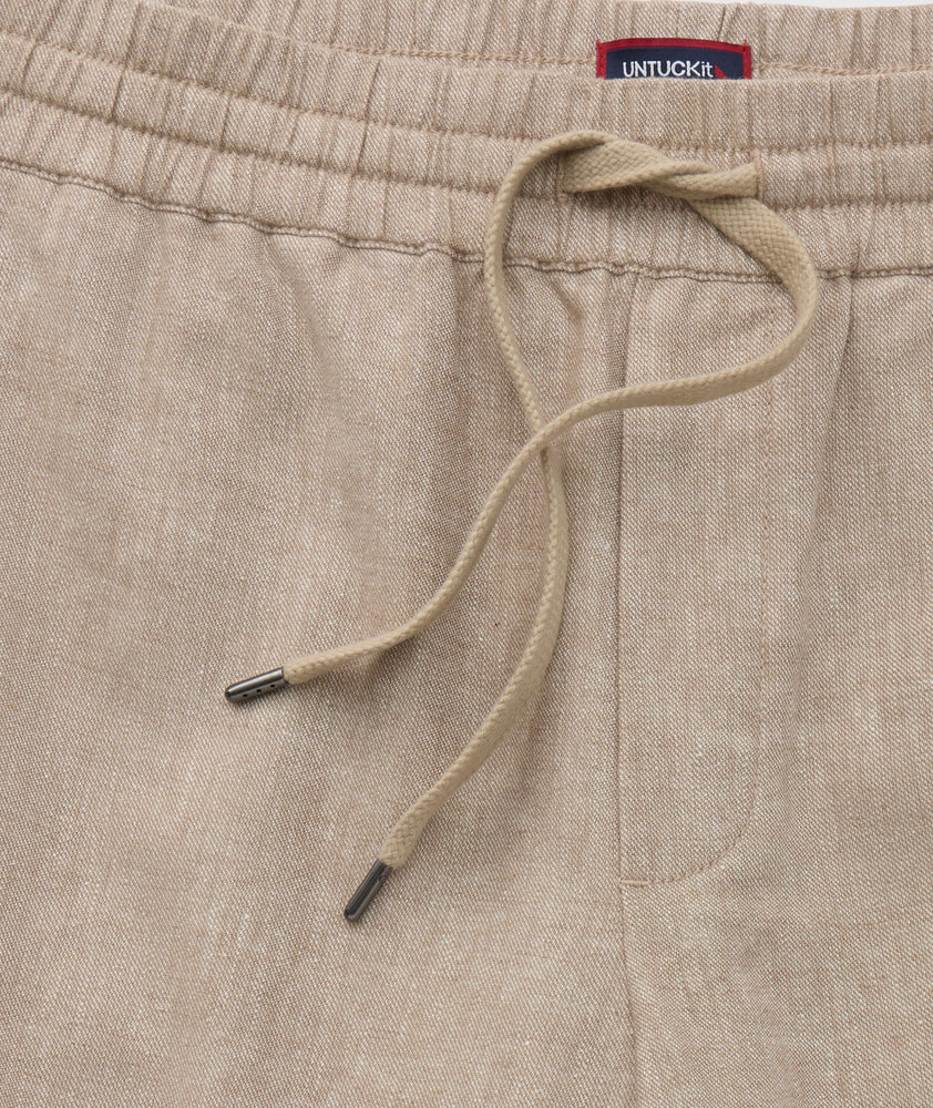 Model is wearing UNTUCKit Linen-Cotton Utility Shorts. 