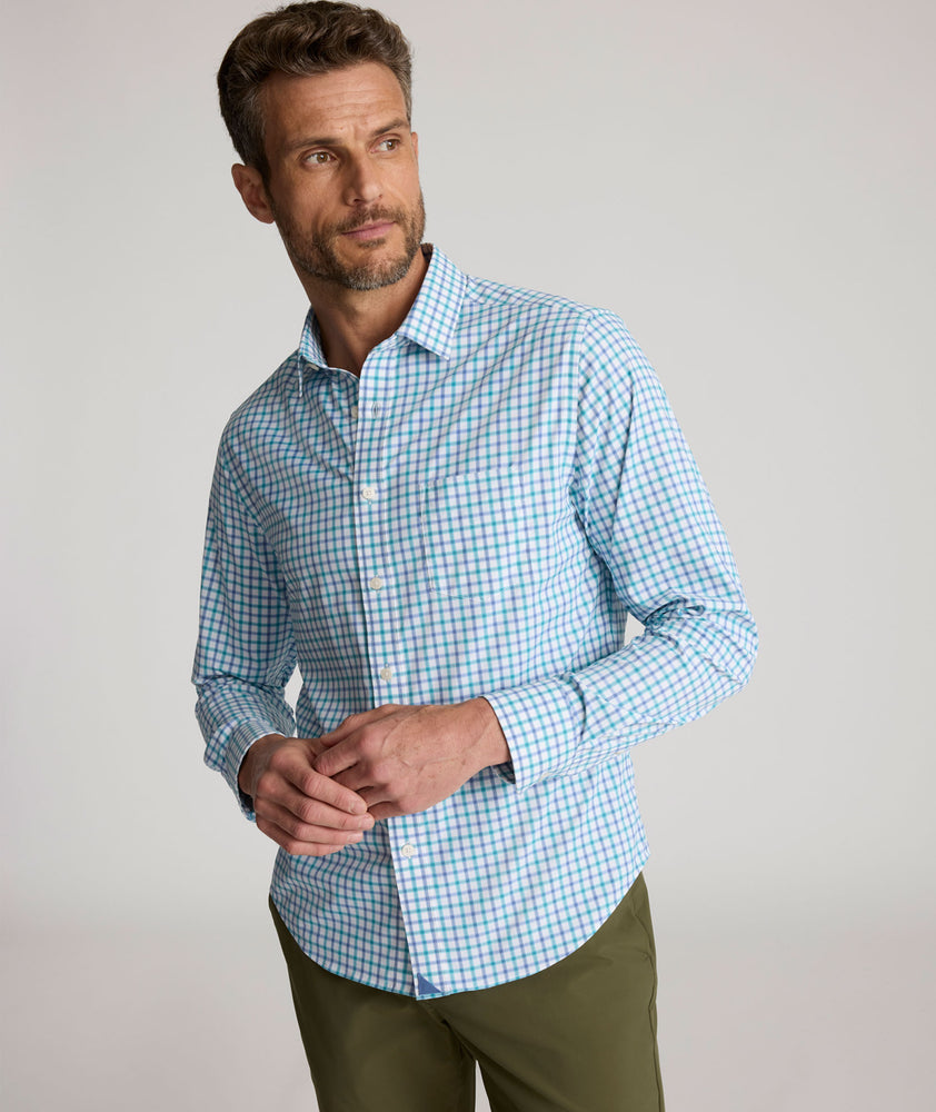 Model is wearing UNTUCKit Roscoe Performance shirt. 