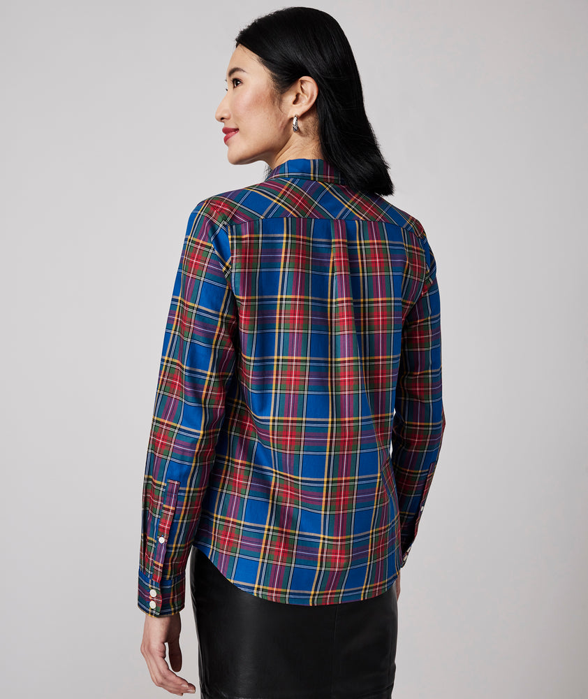 Model is wearing UNTUCKit Sadie shirt in blue plaid.