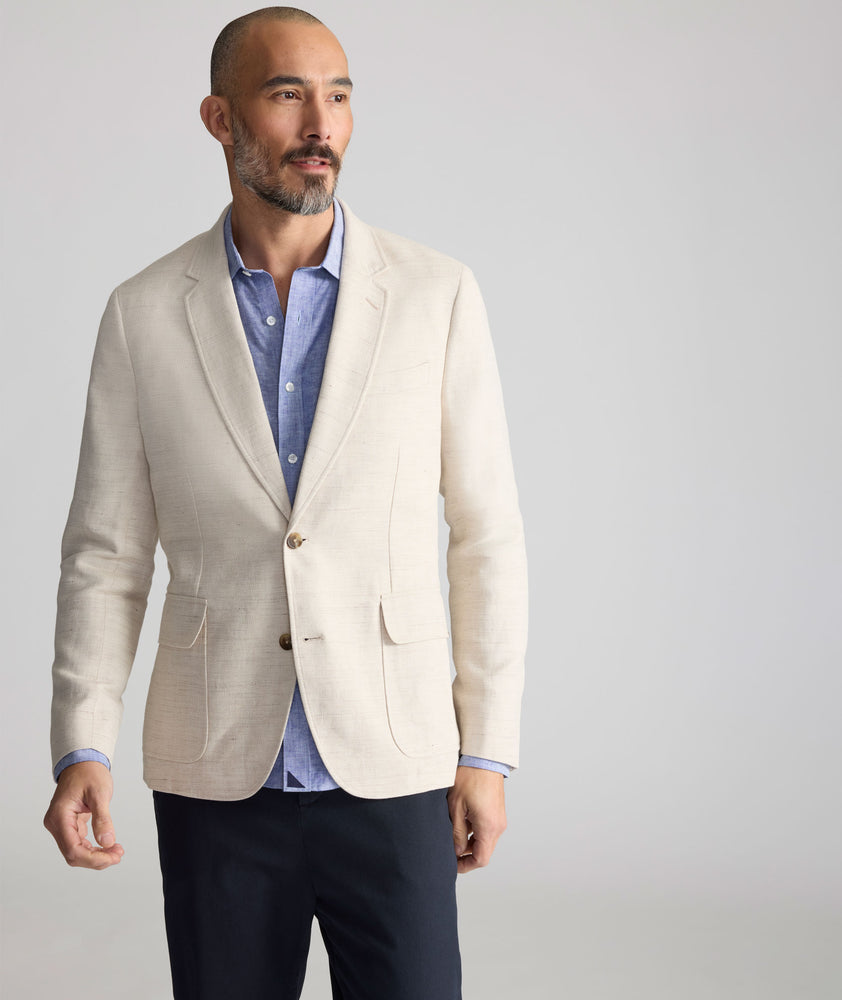 Model is wearing UNTUCKit Linen-Cotton Sagefield Sport Coat in Tan.