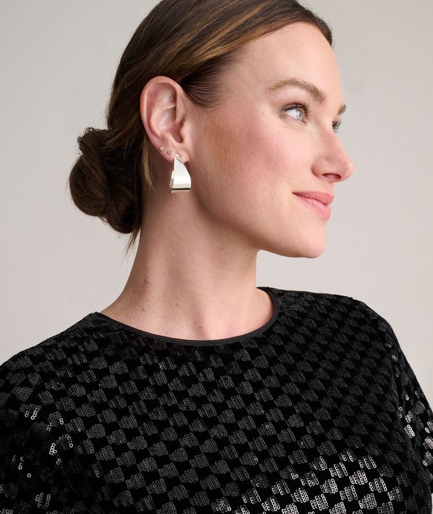 Model is wearing UNTUCKIt Sasha dress in black velvet. 