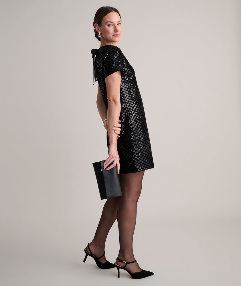 Model is wearing UNTUCKIt Sasha dress in black velvet. 