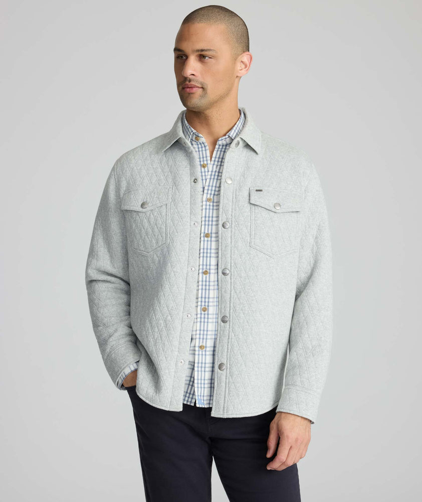Model is wearing UNTUCKit BRAUNFIELD in GREY.